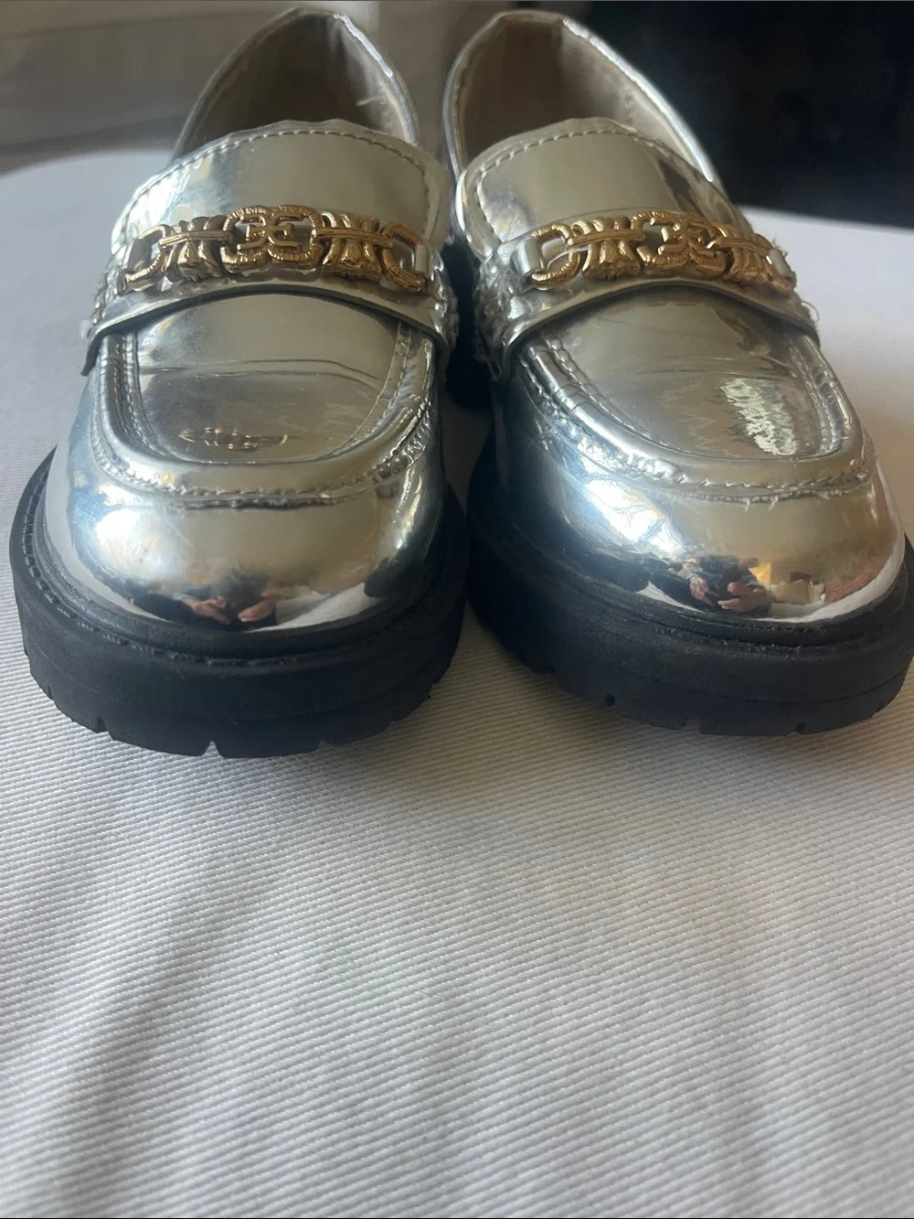 SAM EDELMAN NEW YORK Girls Size 11 Metallic Silver Loafer  w/ Gold Chain Detail